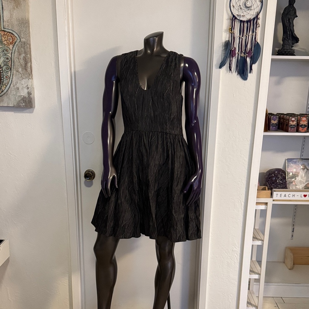 Elegant Black Sleeveless Dress